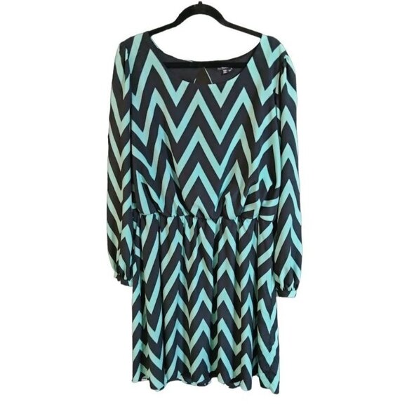 My Michelle Chevron Print Keyhole Back Elastic Waist Dress Size 3X - Picture 2 of 7